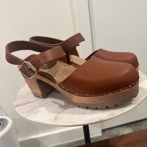 Platform clog heels